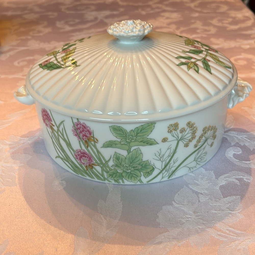 Large Shafford Herbs & Spices Covered Casserole Dish With Leaf Handles